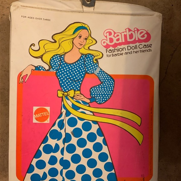 Barbie Vintage Fashion Doll Case With 3 Vintage Dolls: 2 Barbies, 1 Ken Doll - Picture 2 of 3